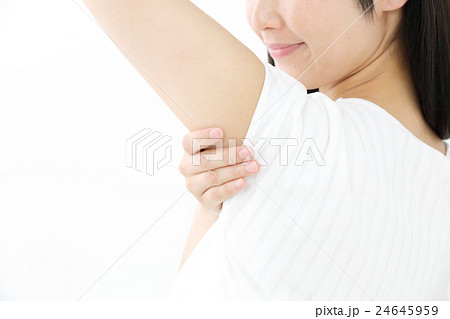 脇・若い女性 24645959