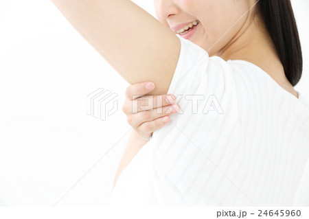 脇・若い女性 24645960
