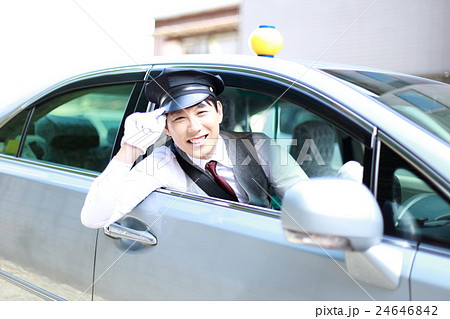 タクシー TAXI (男性 乗用車 サラリーマン 30代 会社員 営業車 ドライバー 運転手 制帽) 24646842