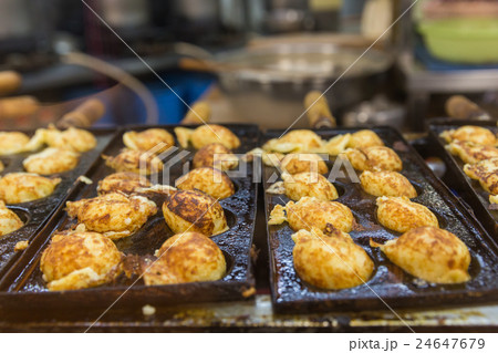 Cooking process of Takoyaki 24647679