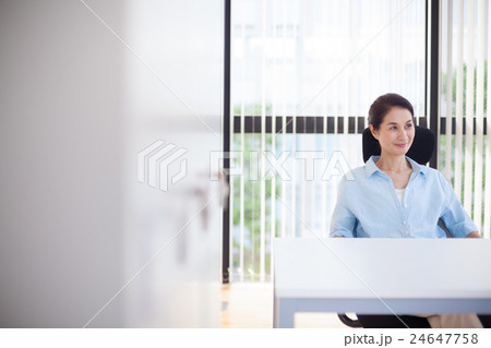 女性 上司 女性 上司 24647758