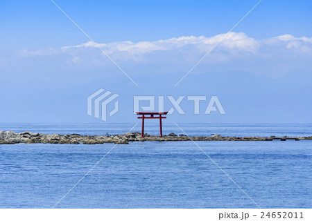 森戸海岸からの名島の鳥居 24652011