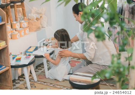 shopping complex 撮影協力:TENOHA DAIKANYAMA shopping complex 撮影協力:TENOHA DAIKANYAMA 24654012