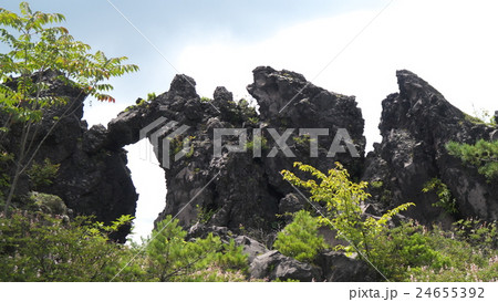 溶岩の芸術　鬼押出し園　浅間山　観音堂　上信越高原　国立公園　麓 24655392