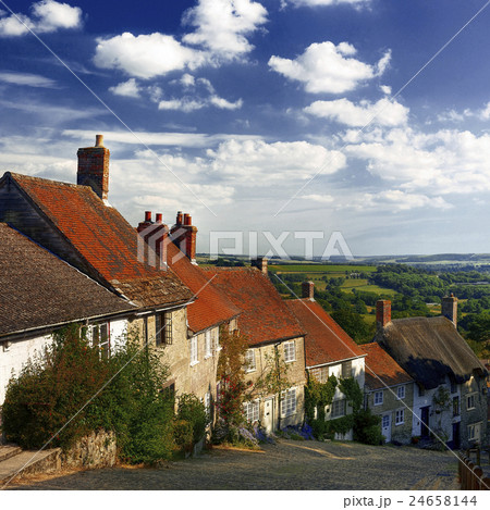 Quintessential English Scene Beauty House Concept 24658144