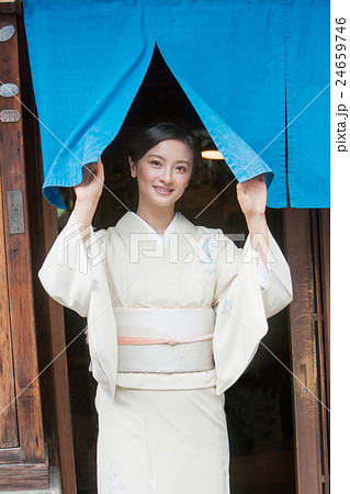 着物姿の美しい女性の写真素材