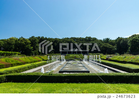 神代植物公園 広い空と噴水 神代植物公園 広い空と噴水 24673623