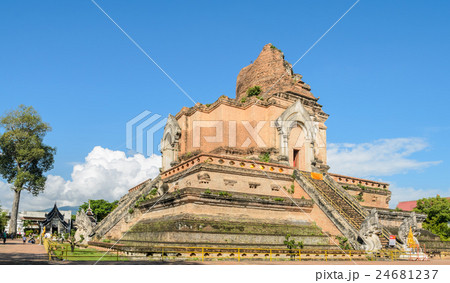 Ancient pagoda in Chiang Mai, Thailand 24681237