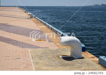 神戸港の白いビット 24681703