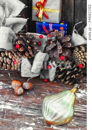 Christmas toy and Christmas wreat 24682102