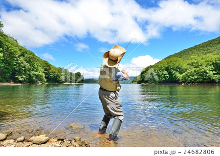 湖畔のフィッシング 24682806