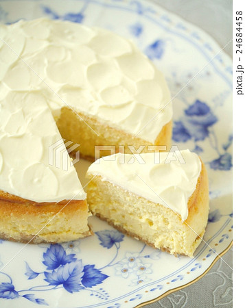 ニューヨークチーズケーキ　ホール＆カット　　（ハイアングル） 24684458
