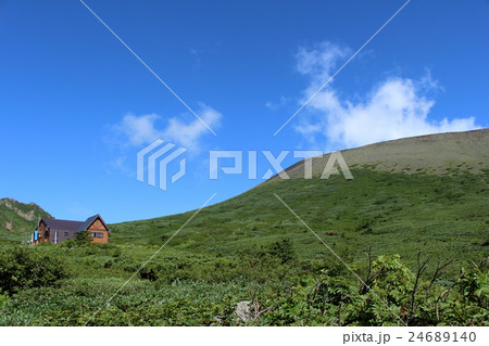 岩手山の八合目避難小屋 24689140