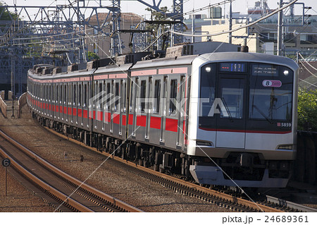 鉄道写真 東急5050系 東急 5050系青ガエルラッピング電車 運転」の投稿写真（1枚目） - 鉄道コム