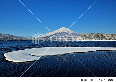 新雪の山中湖 新雪の山中湖 24691306