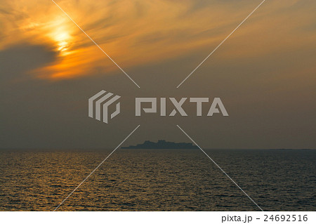 長崎市、夕暮れの端島(軍艦島) 長崎市、夕暮れの端島(軍艦島) 24692516