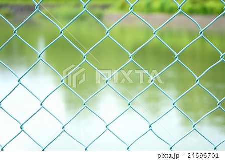 池のフェンス 24696701