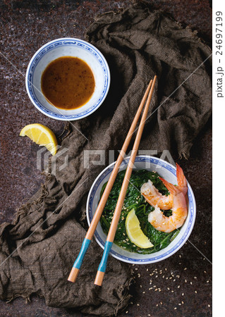 Spinach and shrimps 24697199