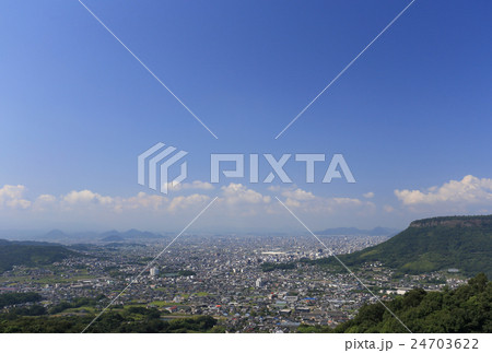 五剣山から屋島と高松市街を見る 五剣山から屋島と高松市街を見る 24703622