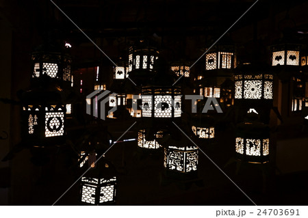 春日大社の燈篭（藤浪之屋） 24703691