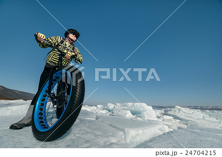 Fatbike (fat bike or fat-tire bike) Fatbike (fat bike or fat-tire bike) 24704215