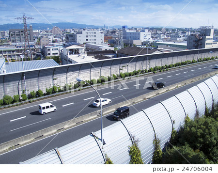 高速道路と街並み 24706004