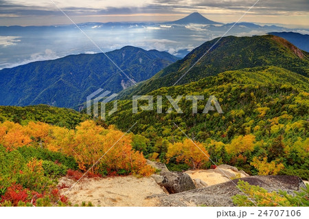 鳳凰三山・砂払岳付近からの富士山の眺め 24707106