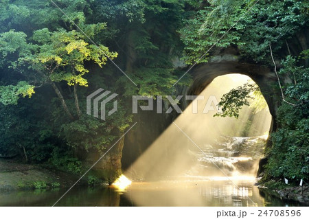 千葉県 濃溝の滝 朝の光 千葉県 濃溝の滝 朝の光 24708596
