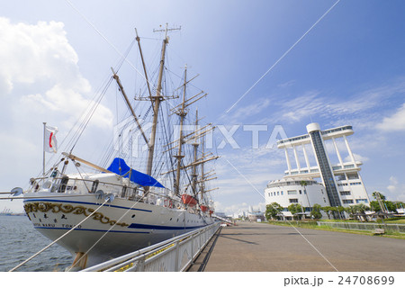 名古屋港 日本丸と名古屋港ポートビル 24708699