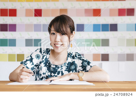 デザイナー 24708924