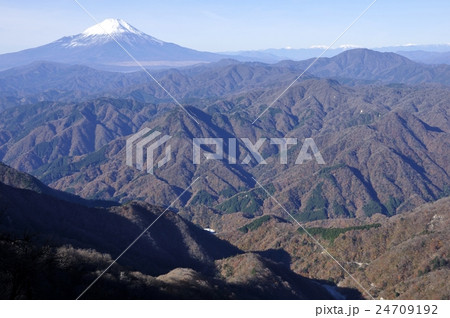 丹沢の山岳と富士山 24709192