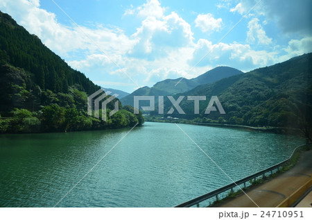 九州肥薩鉄道の旅(車窓の風景) 熊本 八代 球磨川 九州観光 肥薩鉄道 観光列車 人吉 九州肥薩鉄道の旅(車窓の風景) 熊本 八代 球磨川 九州観光 肥薩鉄道 観光列車 人吉 24710951