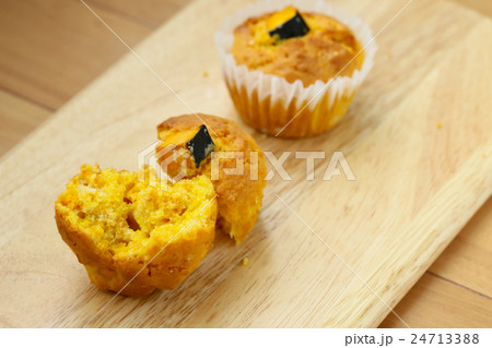 おうちでお菓子作り　かぼちゃマフィン 24713388