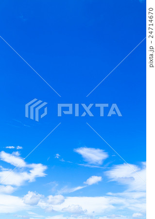 雲　綿雲　積雲　筋雲　高積雲　青い空　白い雲　真夏の空　背景用素材　クラウド　青空　合成用背景 24714670
