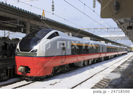 青森駅 E751系 特急つがる 24718500