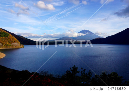 本栖湖の富士山 24718680