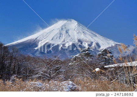 忍野村から見た富士山 忍野村から見た富士山 24718692
