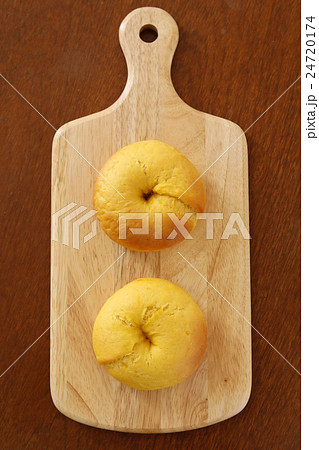 おうちでパン作り かぼちゃベーグル おうちでパン作り かぼちゃベーグル 24720174