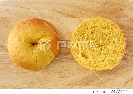 おうちでパン作り かぼちゃベーグル おうちでパン作り かぼちゃベーグル 24720179