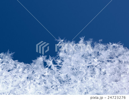 Winter scenic of snowflakes 24723276