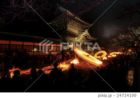 阿蘇神社　火振り神事 24724100