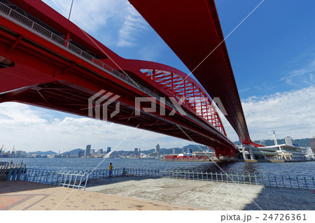ポートアイランドから見る神戸大橋と市街地 24726361