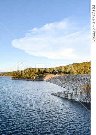 Lake Jindabyne in the shadows of mountain range 24727362