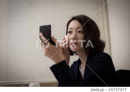 残業 女性 残業 女性 24727377