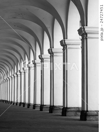Rof of columns in colonnade Rof of columns in colonnade 24727451