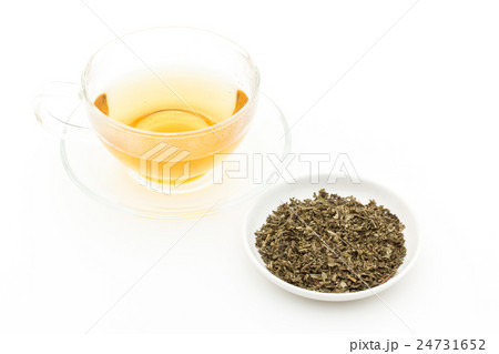 レモンバームティー: Lemon balm tea (Melissa officinalis) 24731652