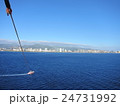 パラセイリング　空からの景色　 24731992