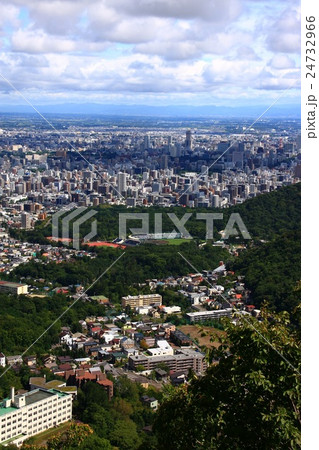 初秋の奥三角山から見る札幌の街並み 24732966