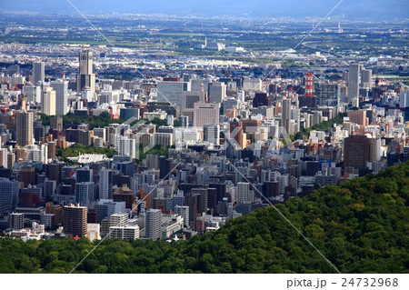 初秋の奥三角山から見る札幌の街並み 24732968