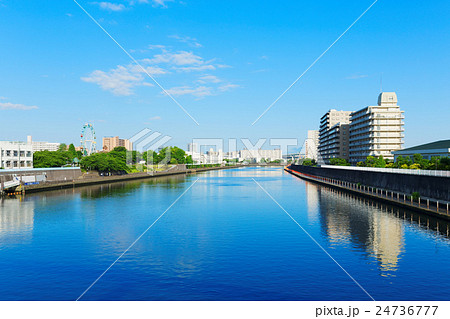 小台橋より青空が広がる隅田川の上流を臨む 24736777